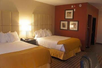 Express & Northeast By Ihg Hotel York